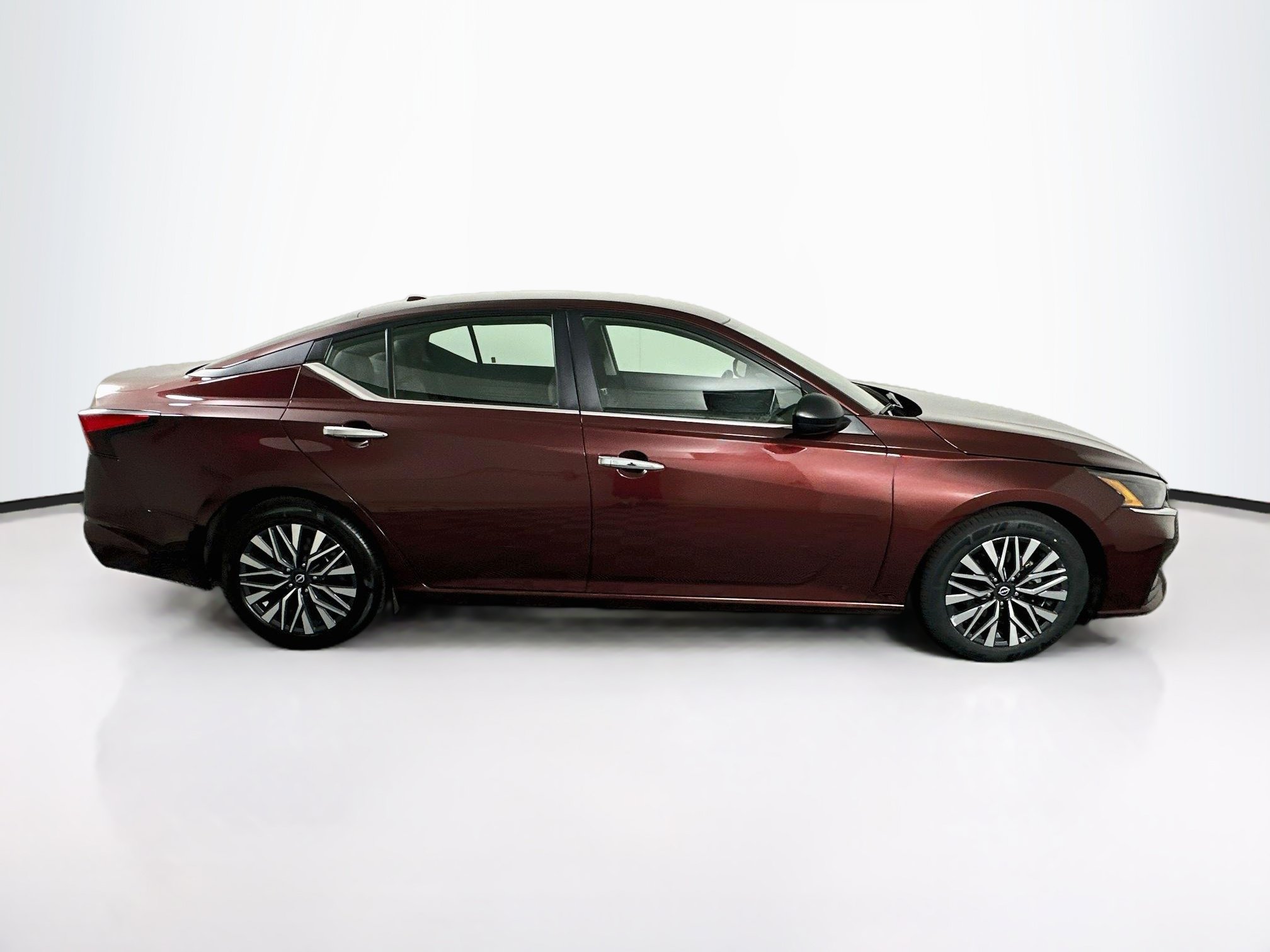 Used 2025 Nissan Altima 2.5 SV FWD image 10