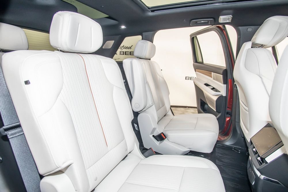 Used 2027 Cadillac Vistiq Sport w/ LPO, Floor Liner Package AWD/4WD image 19