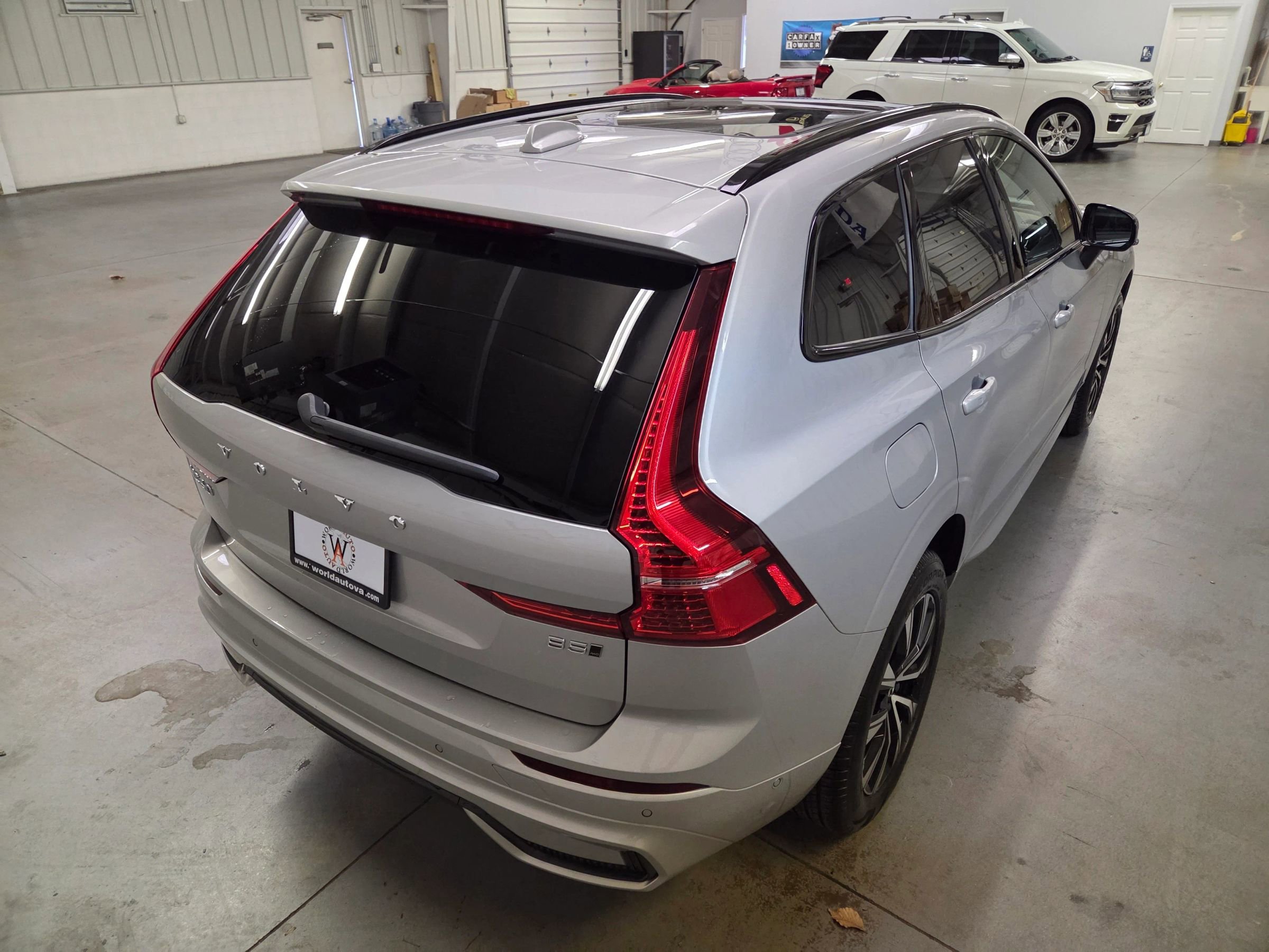 Used 2025 Volvo XC60 B5 Plus image 7