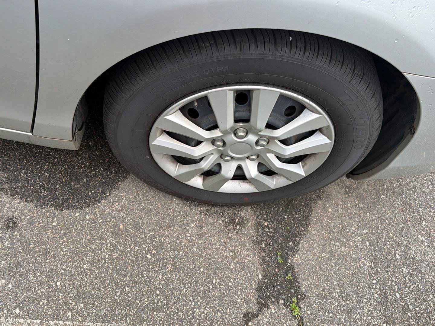 Used 2010 Toyota Camry LE FWD image 7