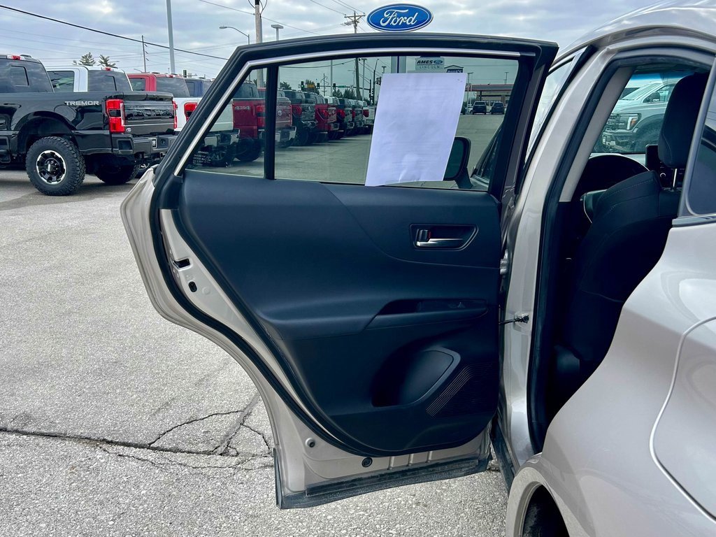 Used 2021 Toyota Venza LE image 13