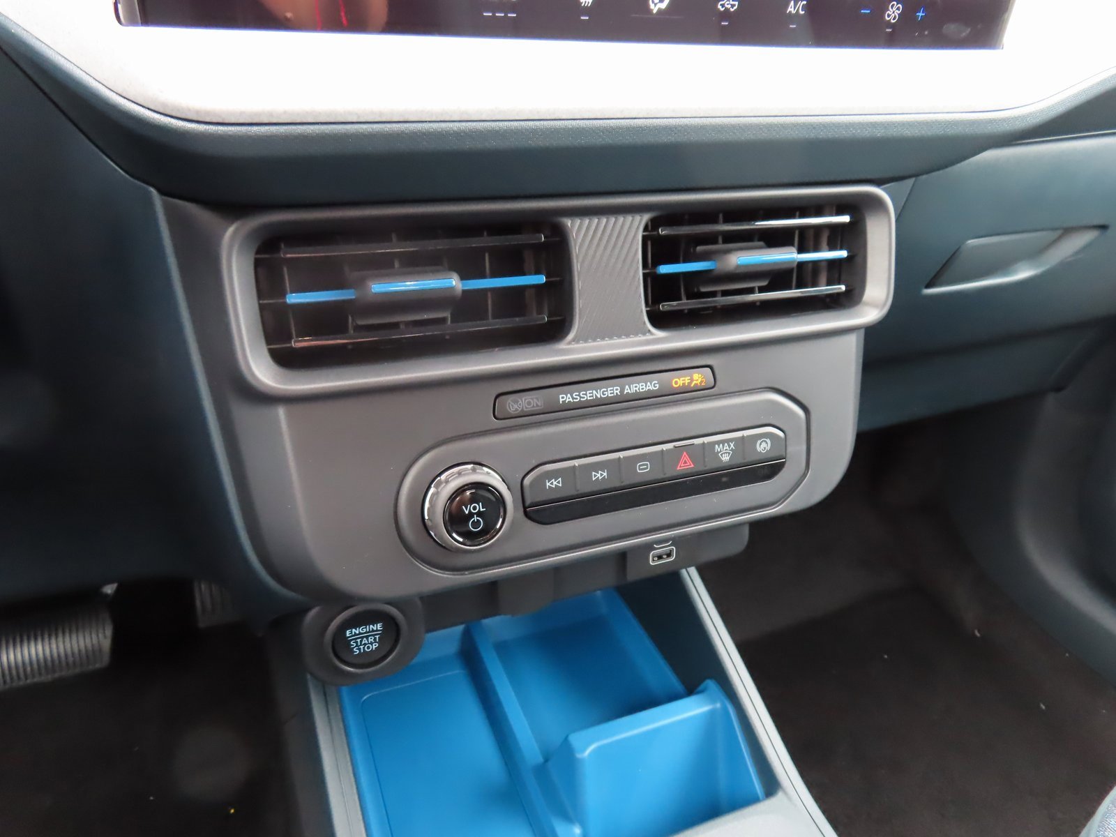 New 2025 Ford Maverick XLT w/ Equipment Group 302A image 13