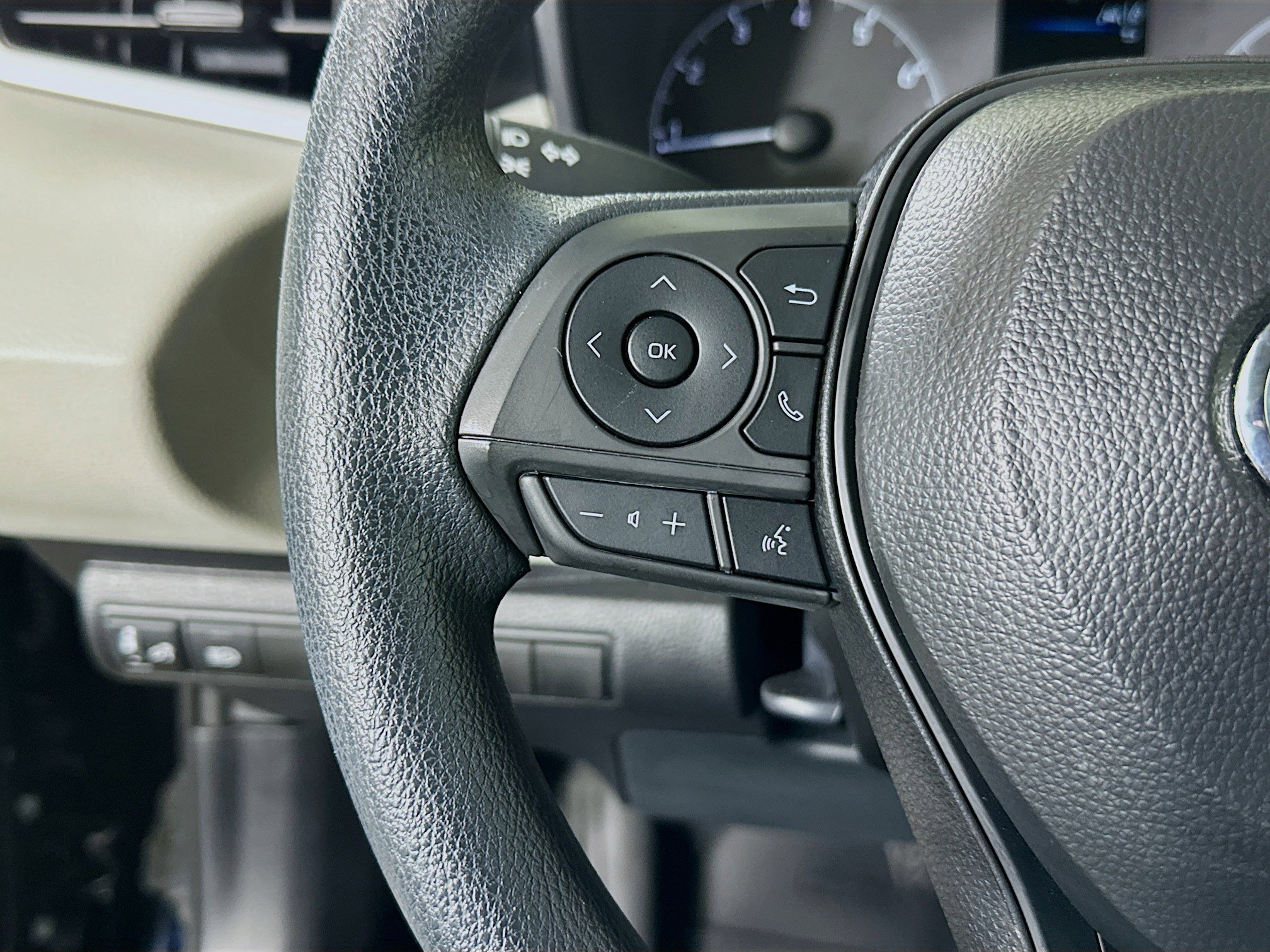 Used 2025 Toyota Corolla LE image 16