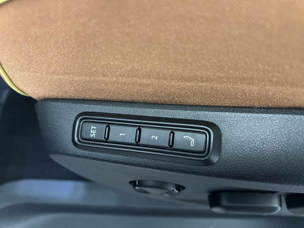 New 2025 Volkswagen ID. Buzz Pro S Plus image 17