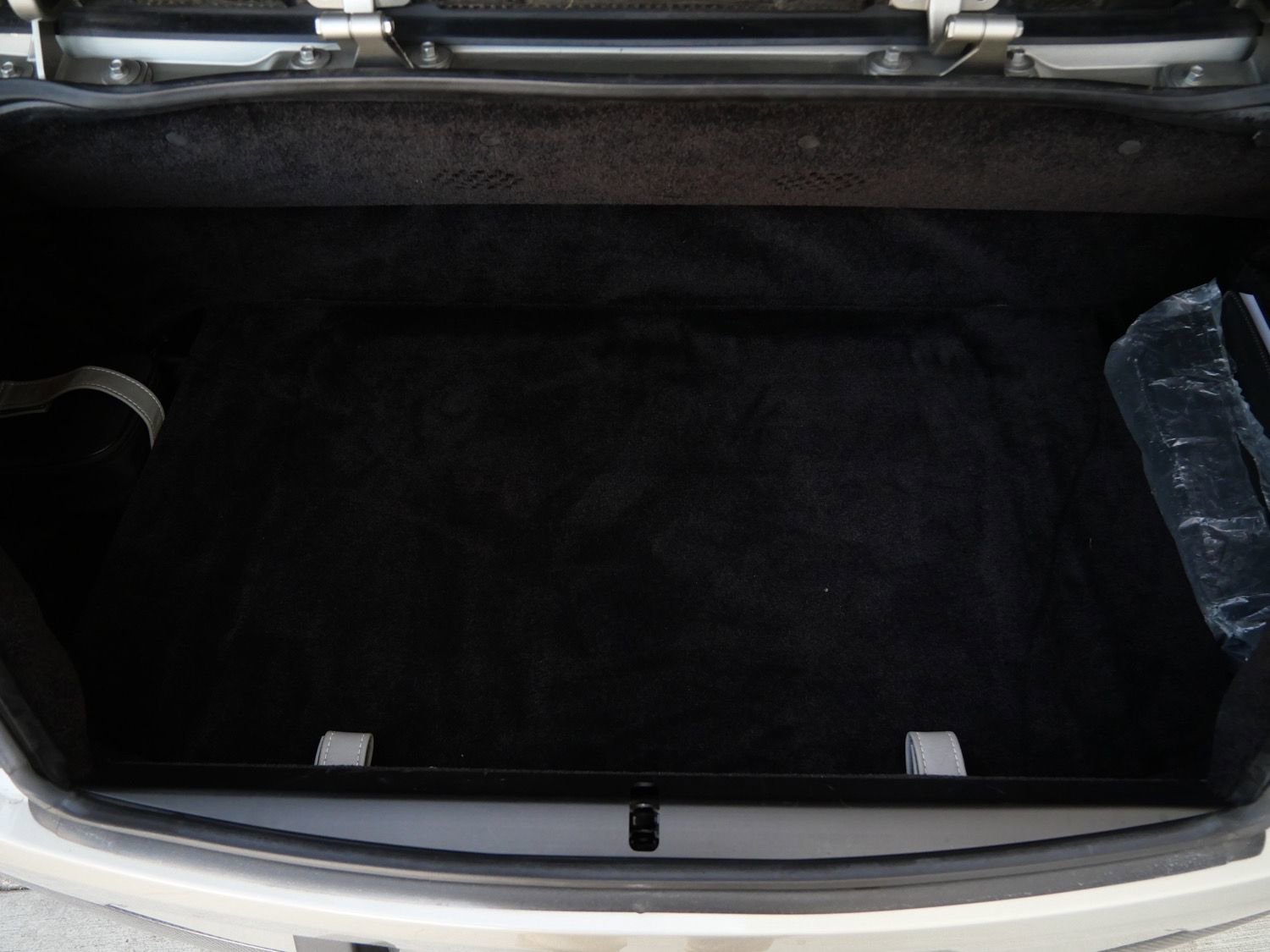 Used 2014 Aston Martin Vanquish Volante image 30