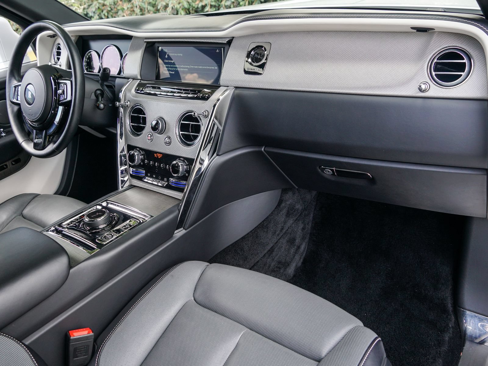 Certified 2024 Rolls-Royce Cullinan AWD/4WD image 2