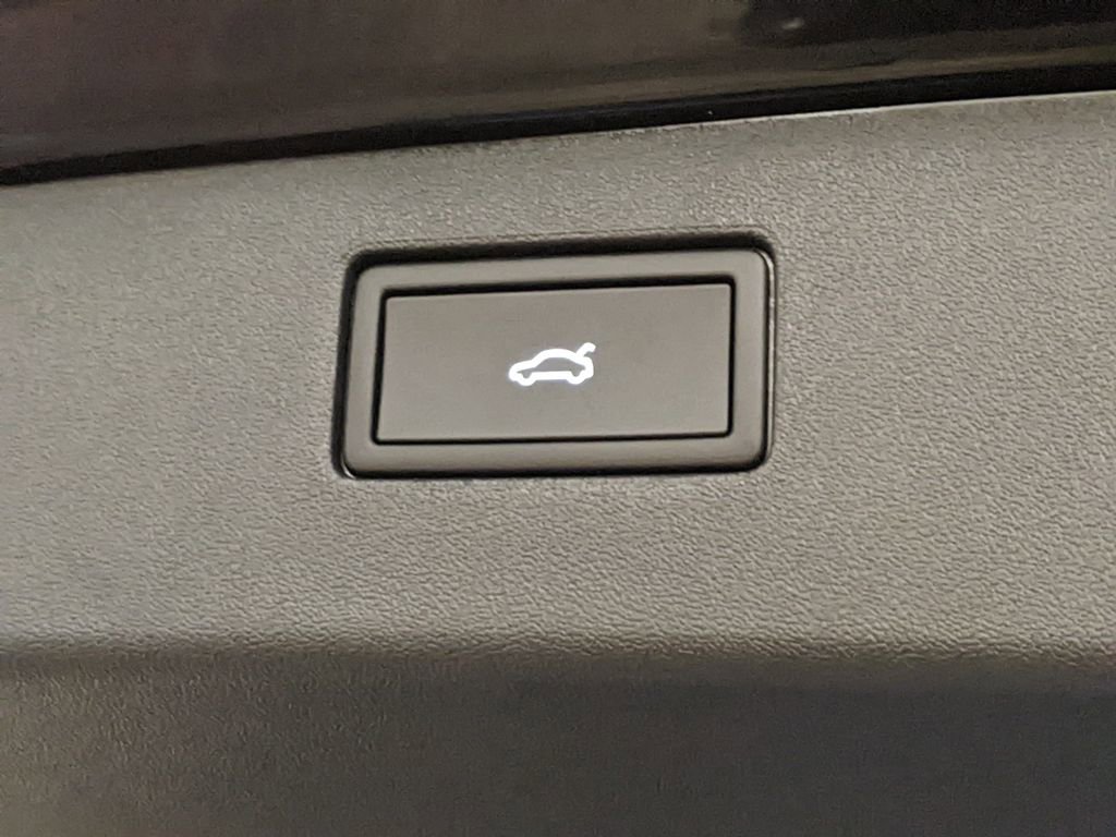 New 2026 Volkswagen Tiguan SE R-Line image 29