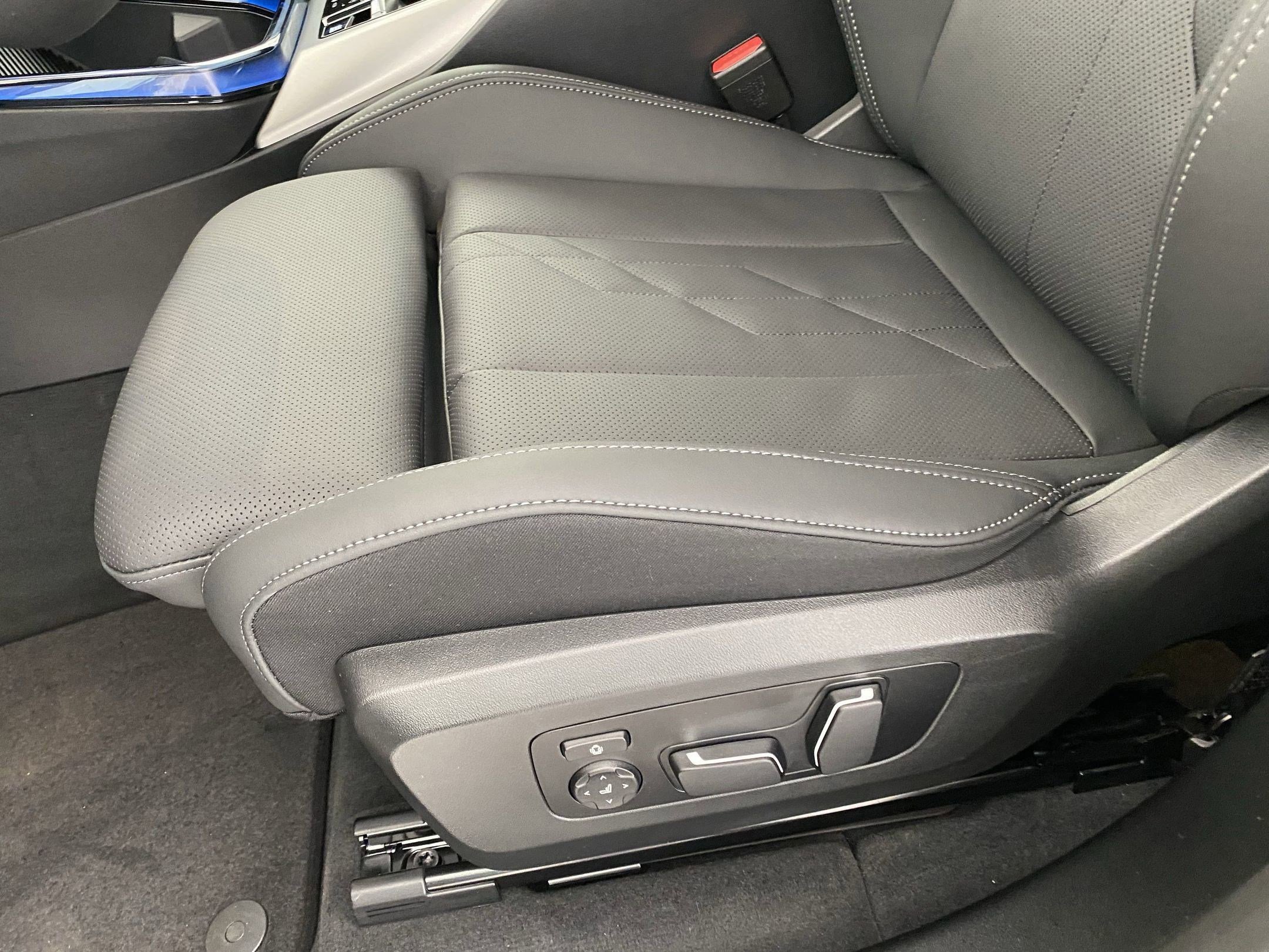Certified 2025 BMW X3 xDrive30i w/ Premium Package image 12