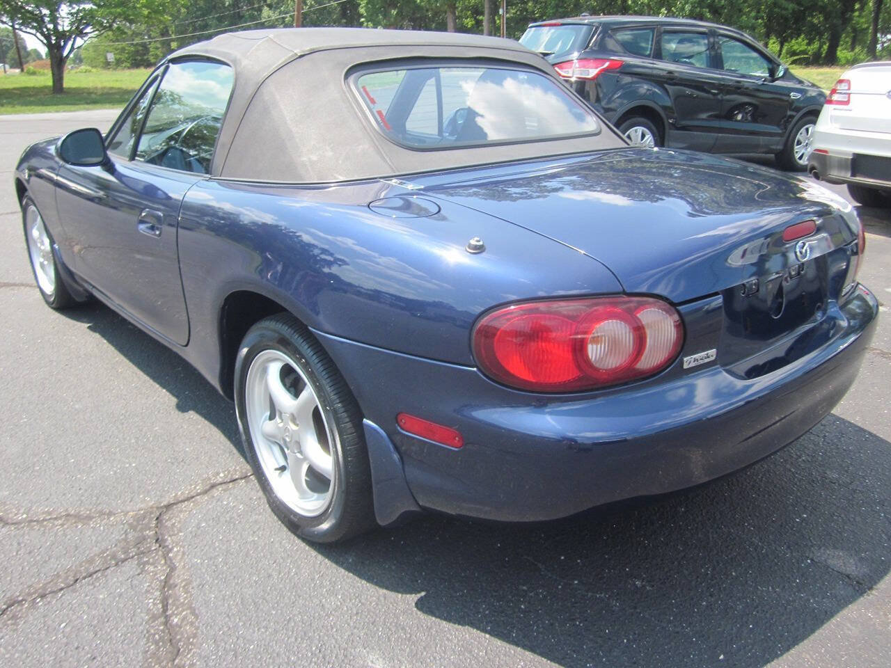 Used 2002 MAZDA MX-5 Miata LS RWD image 8