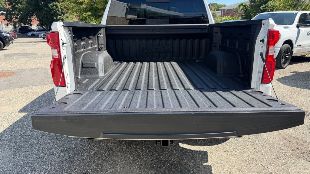 Used 2023 Chevrolet Silverado 1500 High Country w/ High Country Premium Package AWD/4WD image 6