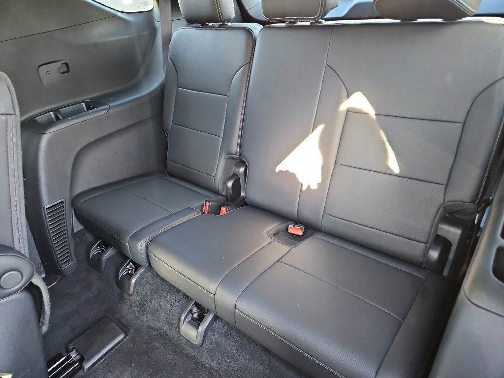 Used 2026 Chevrolet Traverse LT FWD image 16