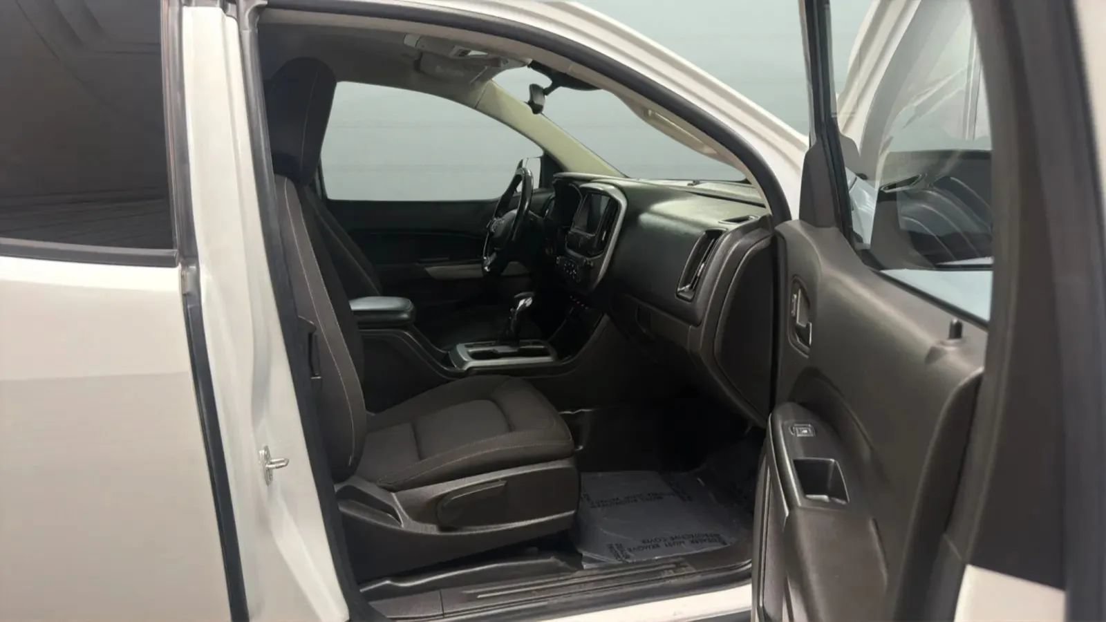Used 2022 Chevrolet Colorado LT w/ Fleet Safety Package AWD/4WD image 21