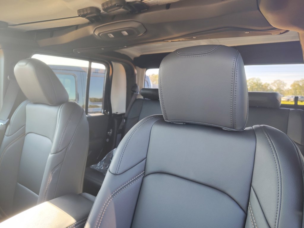 New 2025 Jeep Gladiator Sport w/ Premium Package AWD/4WD image 15