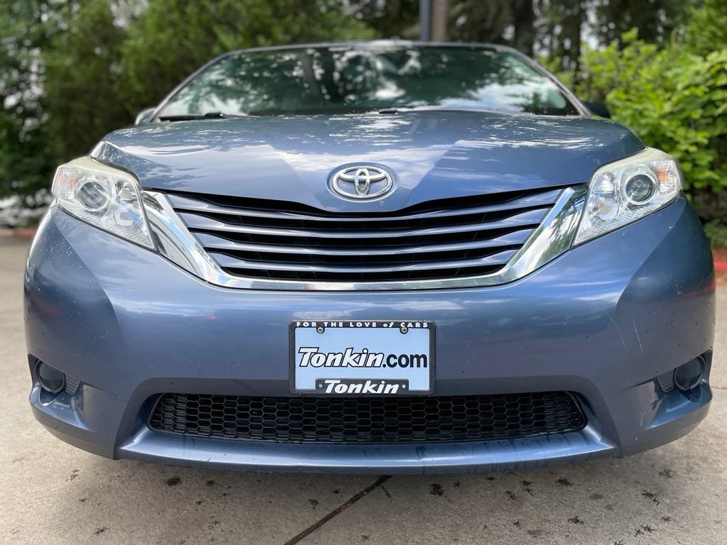 Used 2015 Toyota Sienna LE AWD/4WD image 8