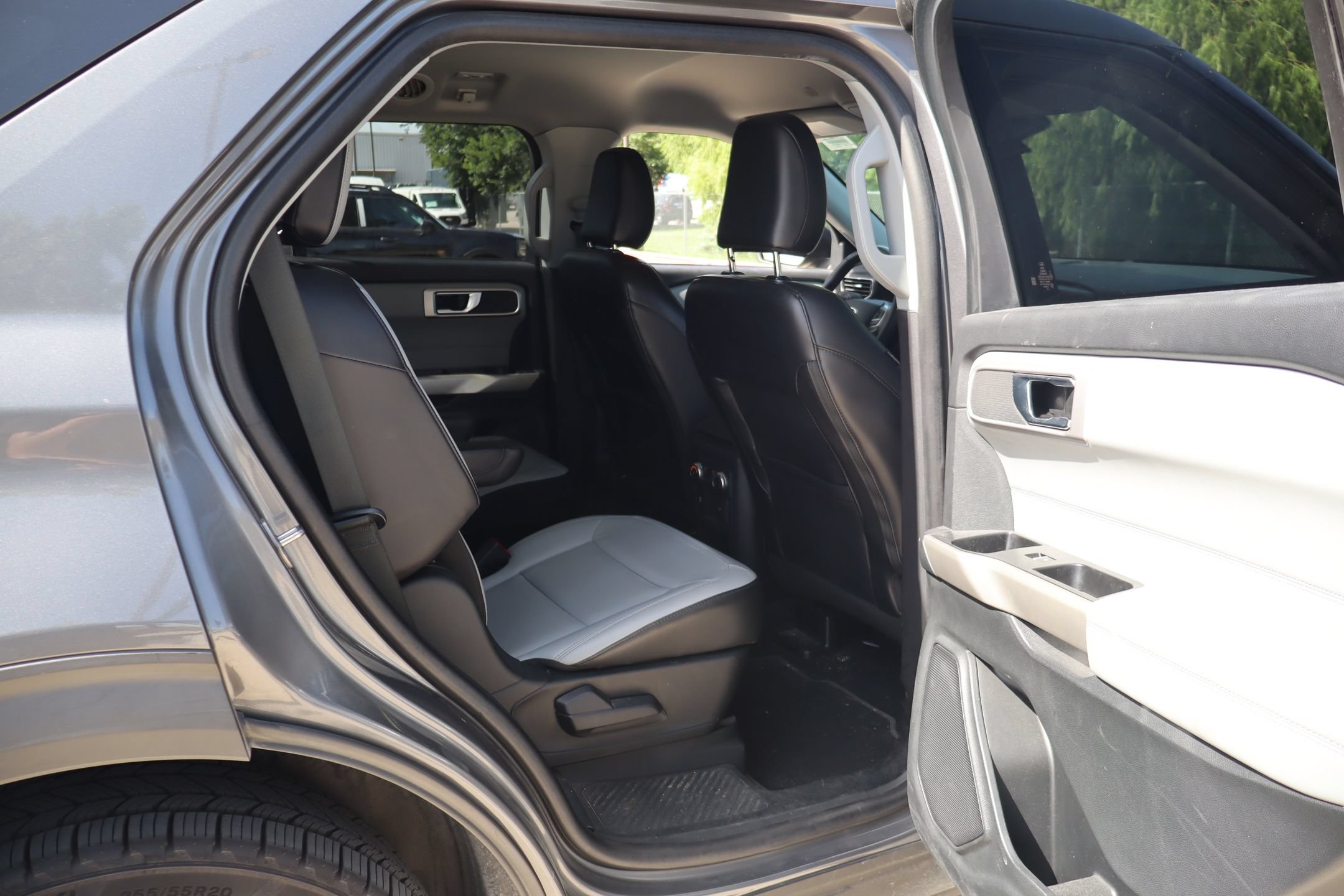 Certified 2021 Ford Explorer XLT w/ Equipment Group 202A RWD image 28