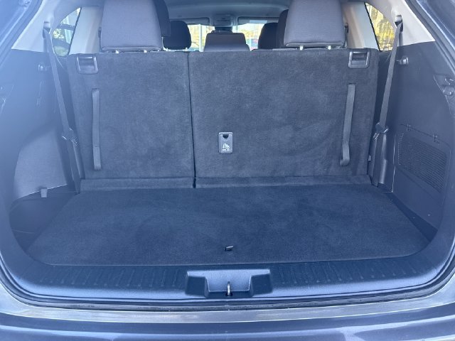 Used 2024 Toyota Highlander LE AWD/4WD image 22