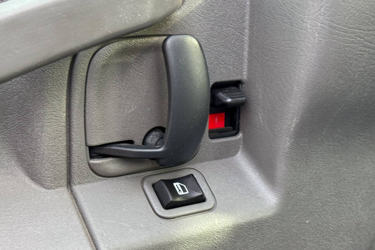 Used 2018 Chevrolet Express 2500 w/ Driver Convenience Package RWD image 24