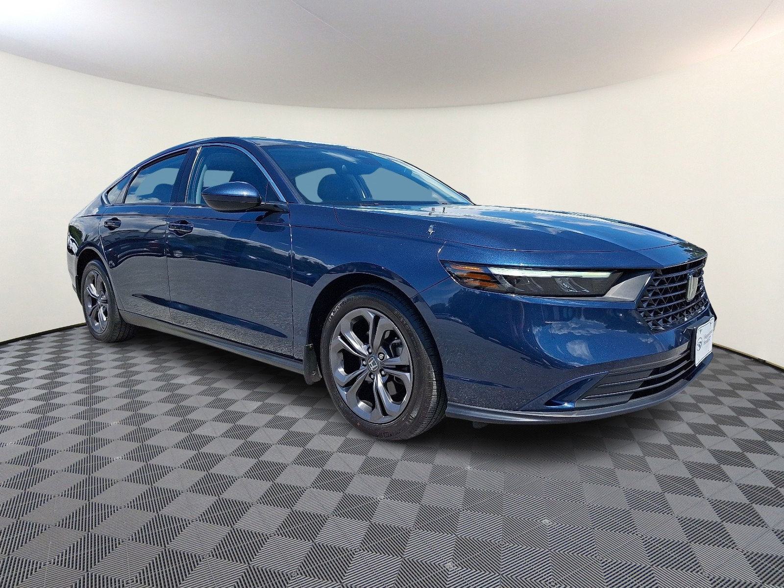 Used 2023 Honda Accord EX image 1