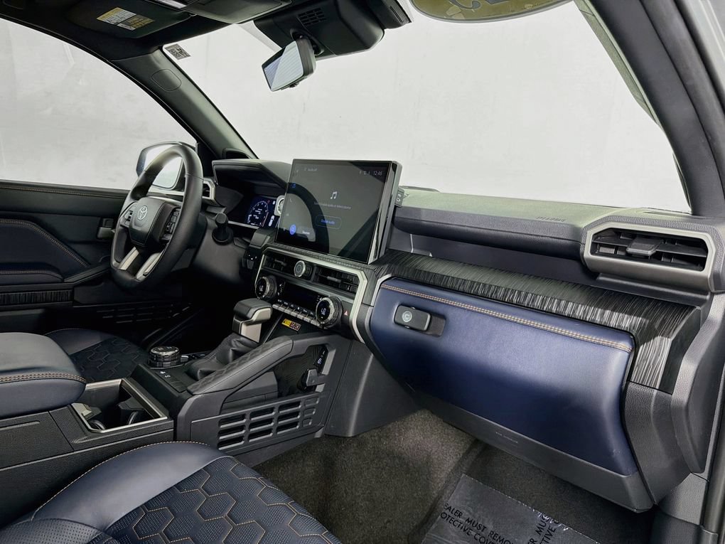 Used 2025 Toyota 4Runner Platinum AWD/4WD image 31