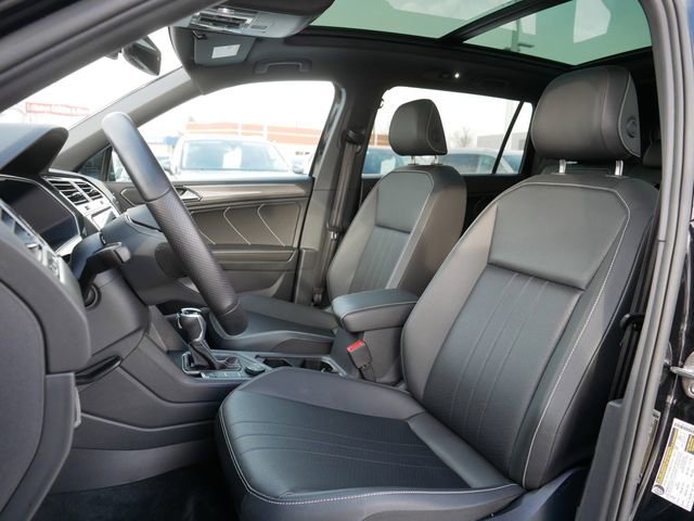 Certified 2024 Volkswagen Tiguan SE R-Line image 15