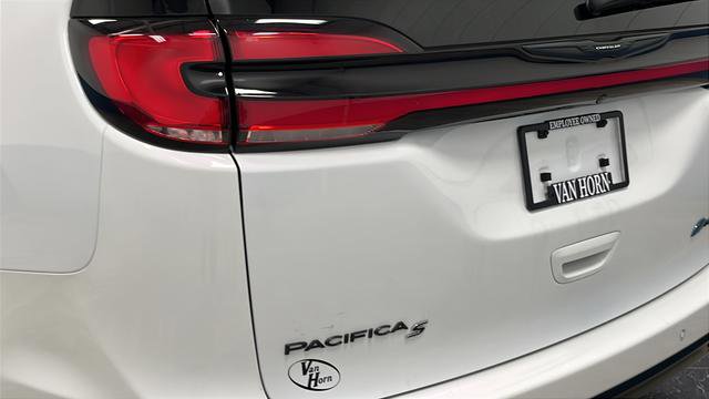 Used 2024 Chrysler Pacifica Limited FWD image 39