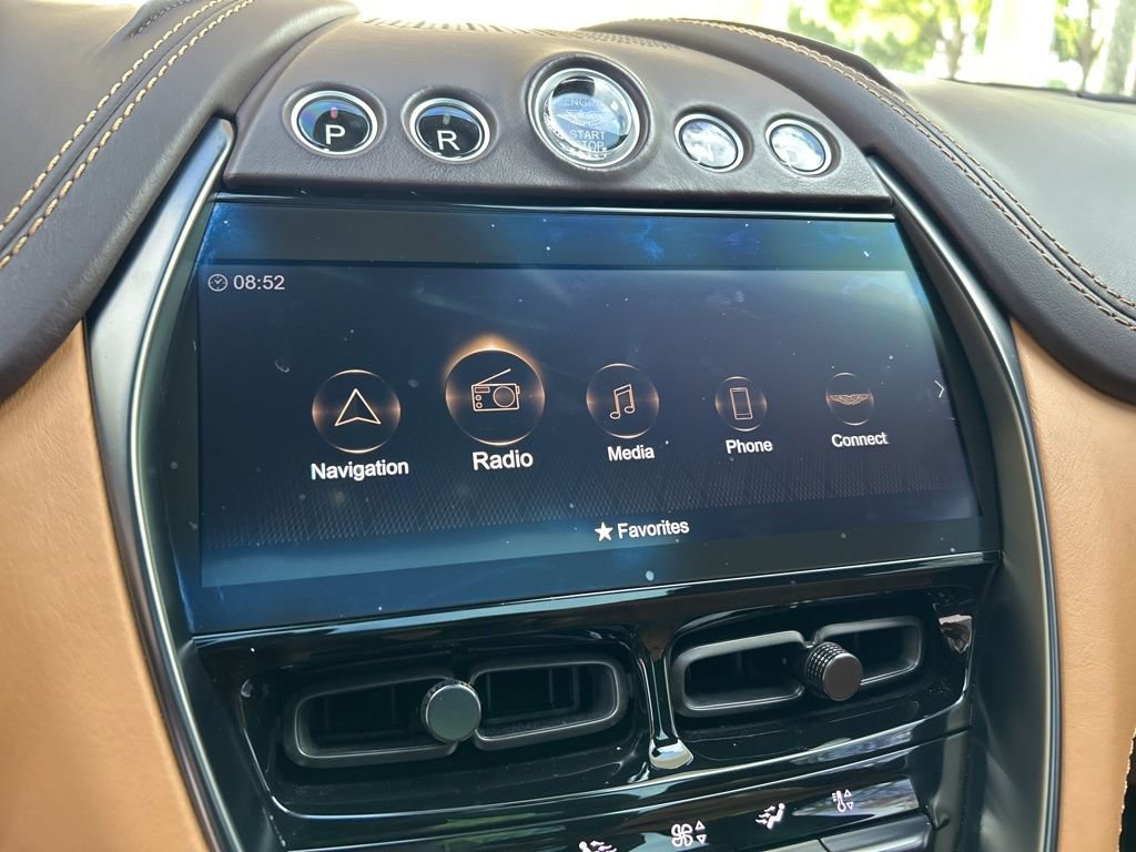 Used 2021 Aston Martin DBX image 10