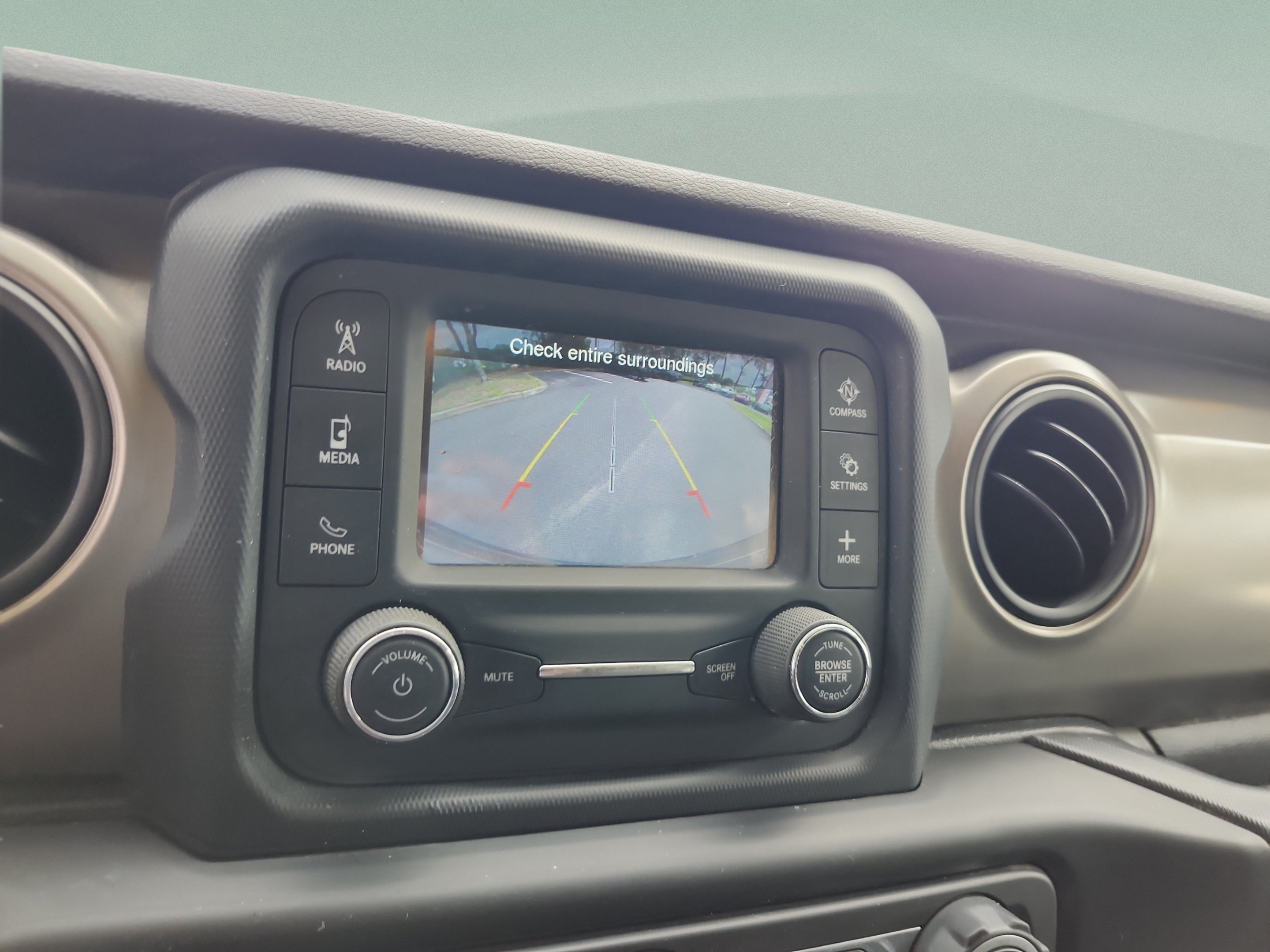 Used 2018 Jeep Wrangler Unlimited Sport AWD/4WD image 25