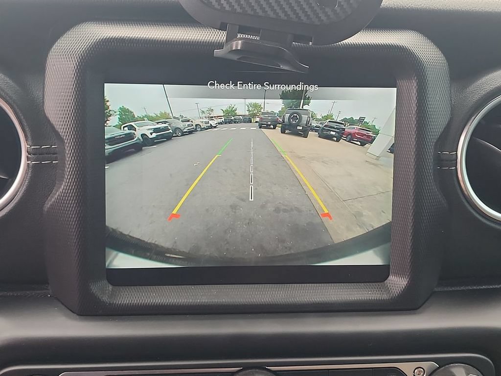 Used 2021 Jeep Wrangler Unlimited Sahara AWD/4WD image 15