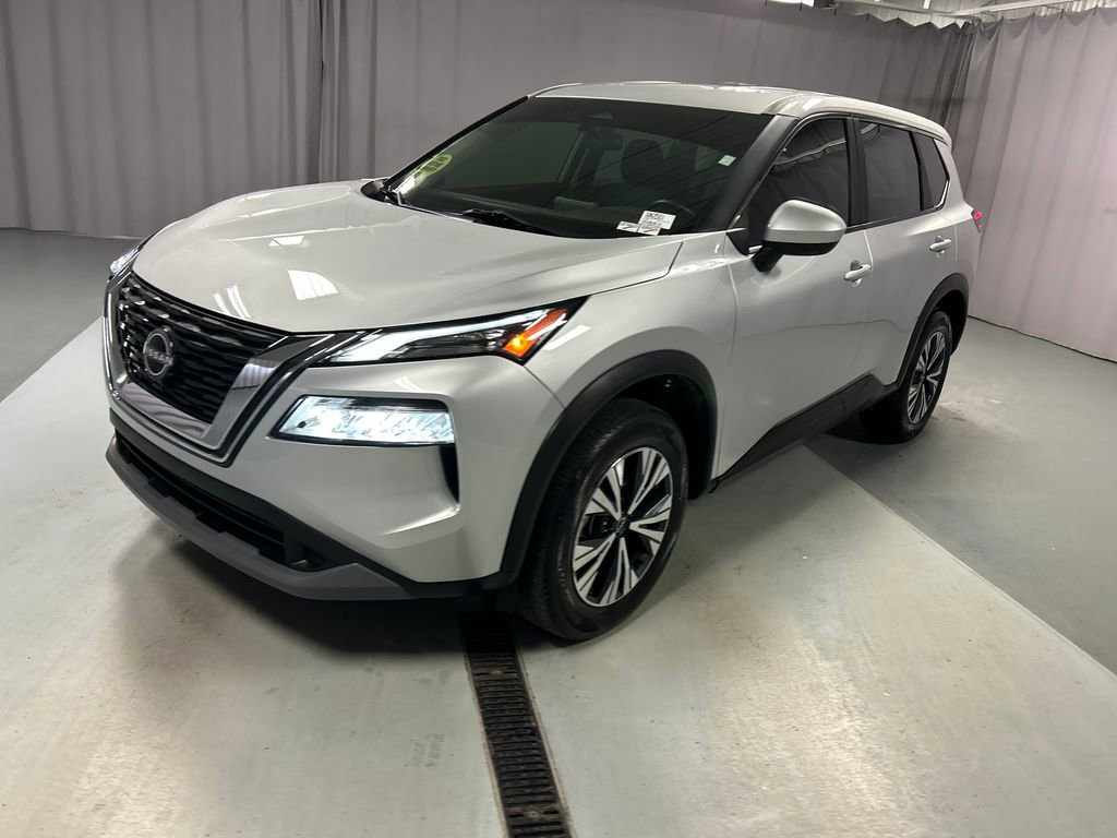 Used 2023 Nissan Rogue SV image 3