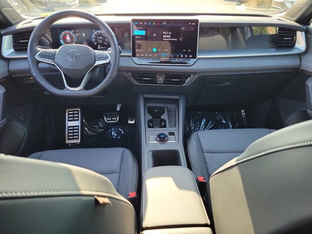 Certified 2025 Volkswagen Tiguan SE R-Line AWD/4WD image 14