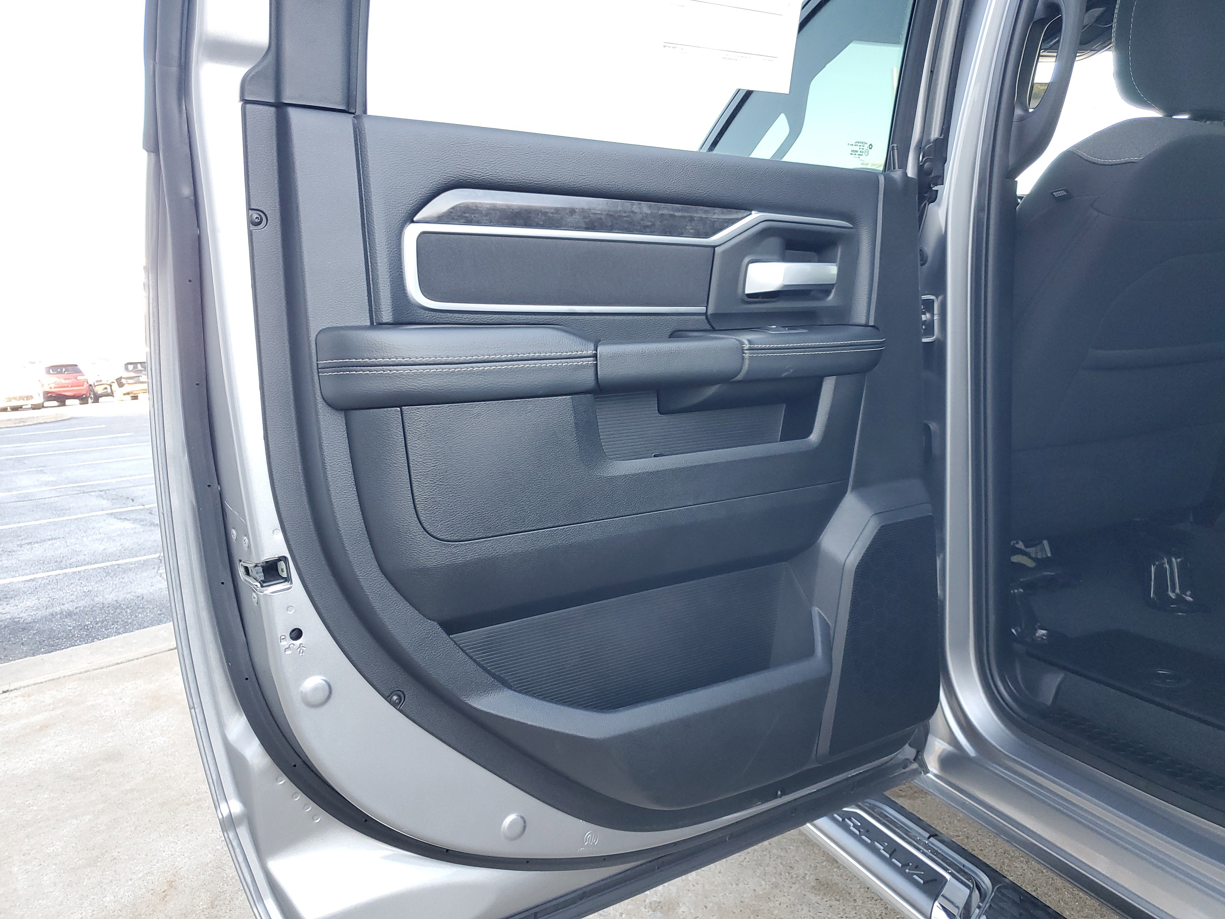 Used 2024 RAM 2500 Big Horn w/ Sport Appearance Package image 21