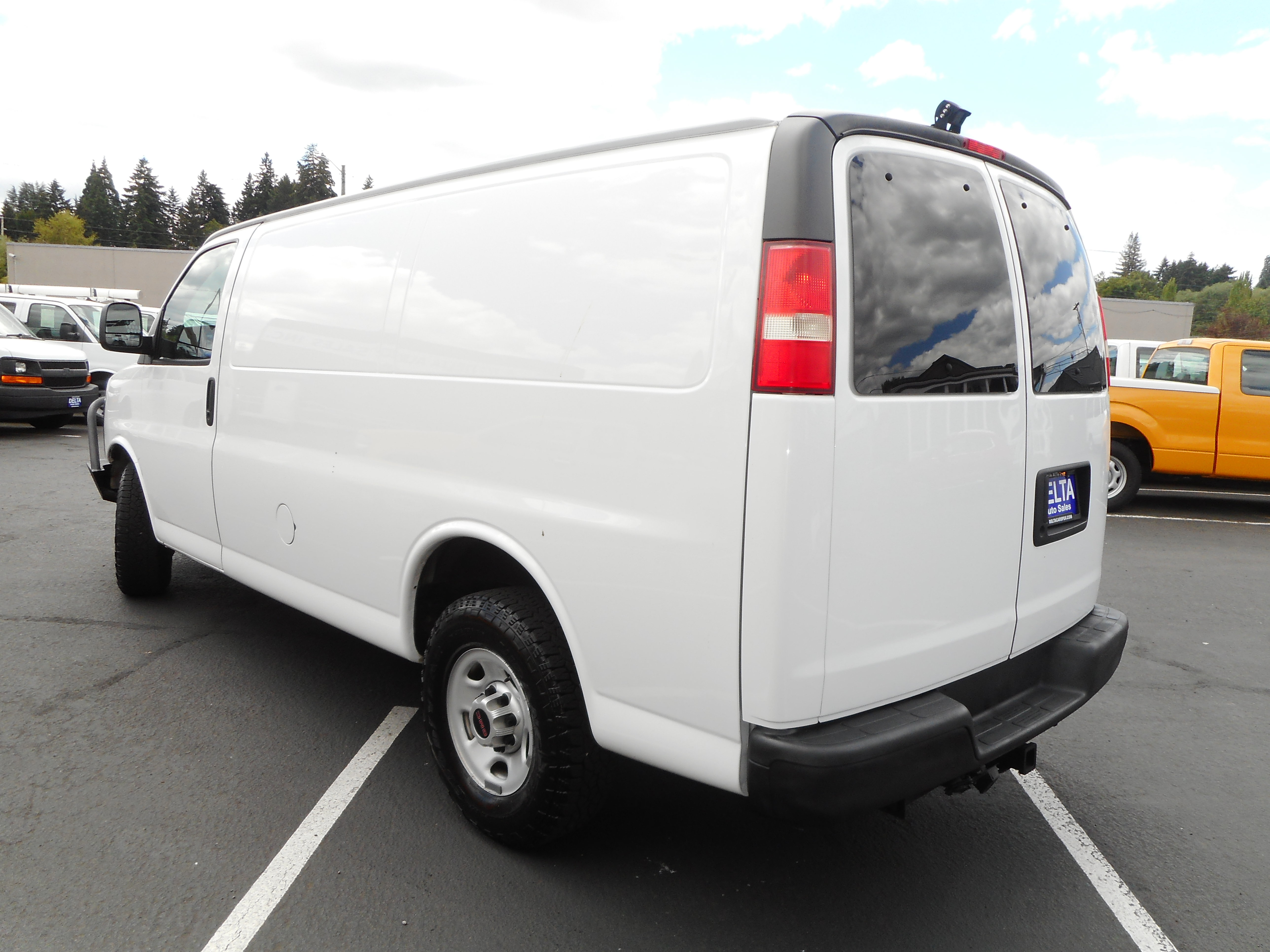 Used 2013 GMC Savana 3500 w/ Power Package RWD image 9