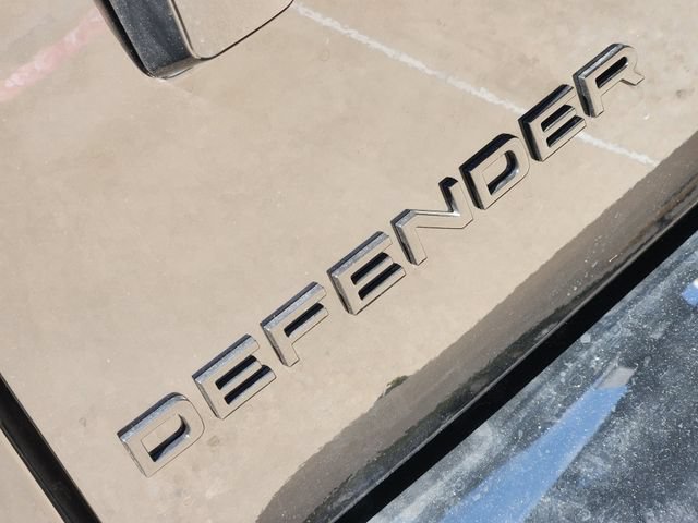 Used 2025 Land Rover Defender 130 V8 AWD/4WD image 8