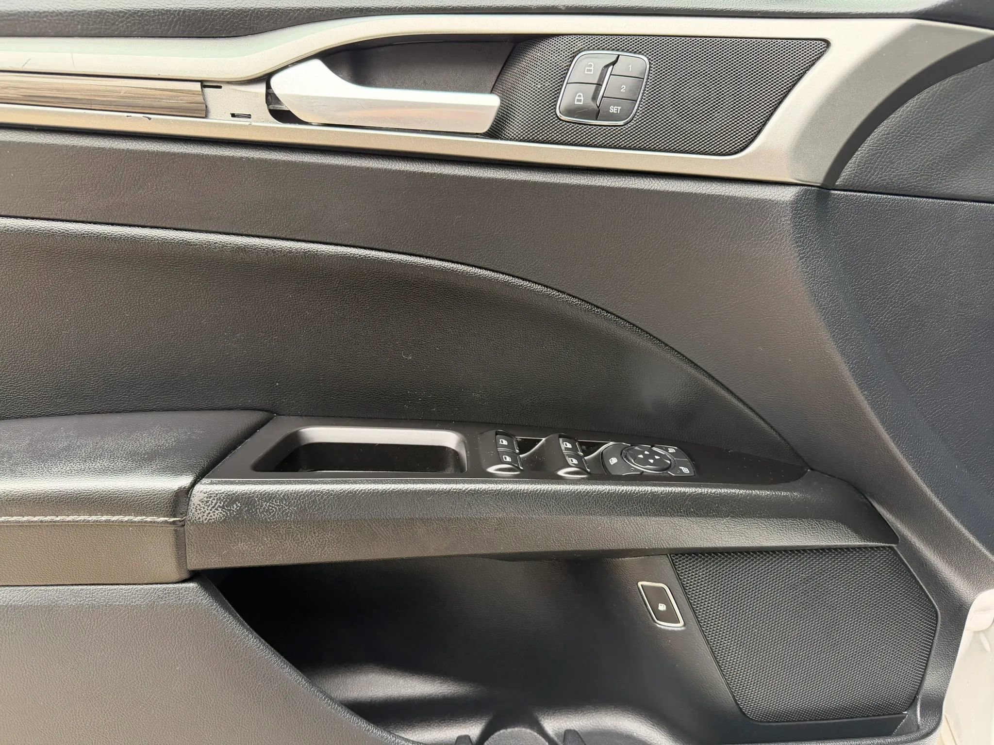 Used 2020 Ford Fusion SEL image 9