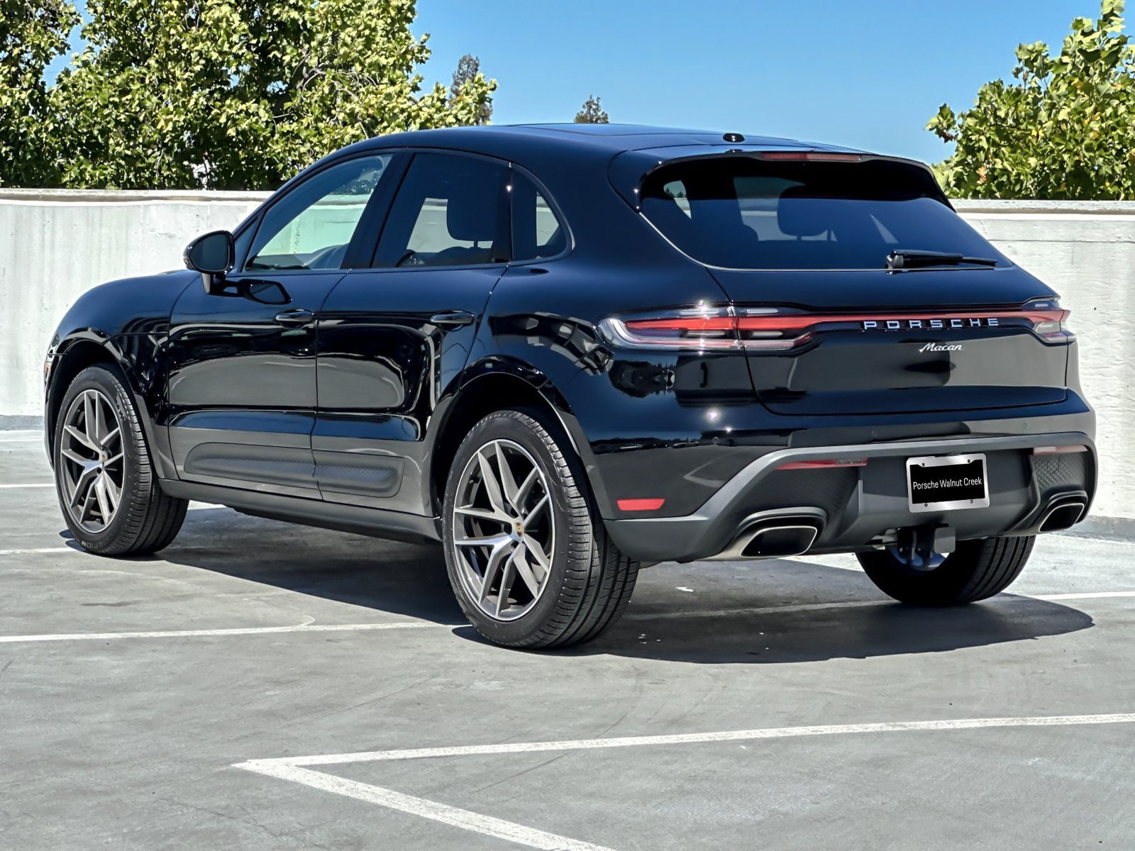 Certified 2026 Porsche Macan AWD/4WD image 4