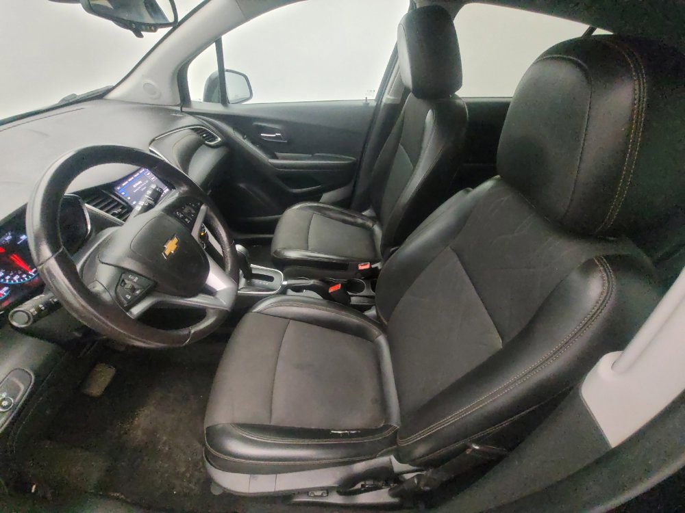 Used 2021 Chevrolet Trax LT w/ LT Convenience Package image 17