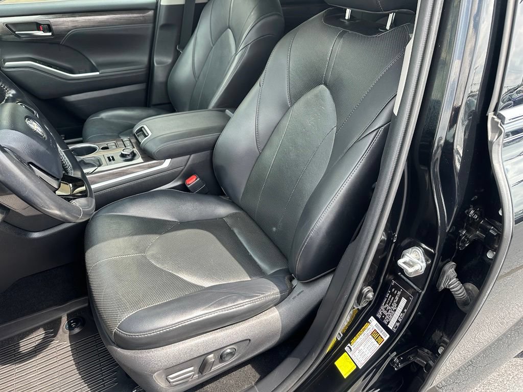 Used 2020 Toyota Highlander Limited AWD/4WD image 12