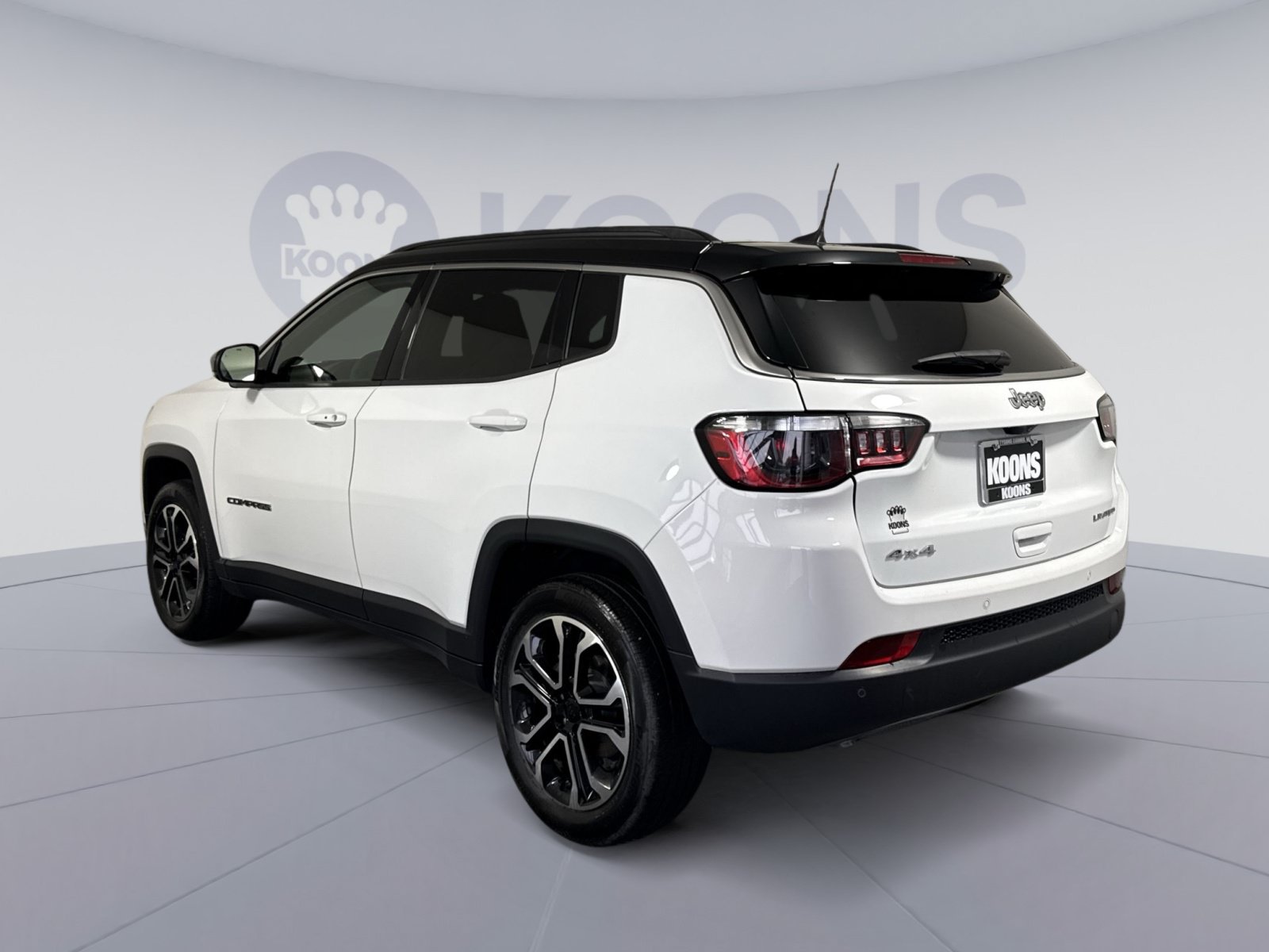 Used 2024 Jeep Compass Limited w/ Sun and Sound Group AWD/4WD image 4