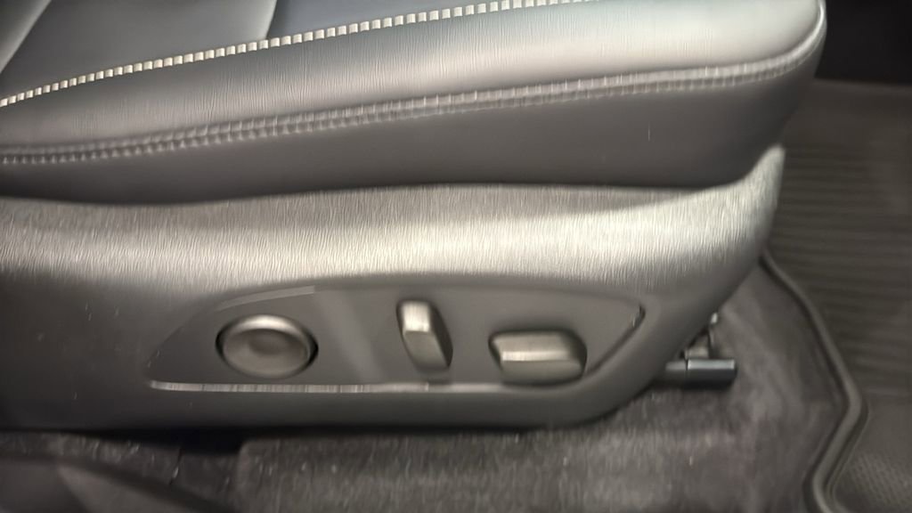 Used 2025 GMC Acadia Elevation w/ Elevation Premium Package image 13