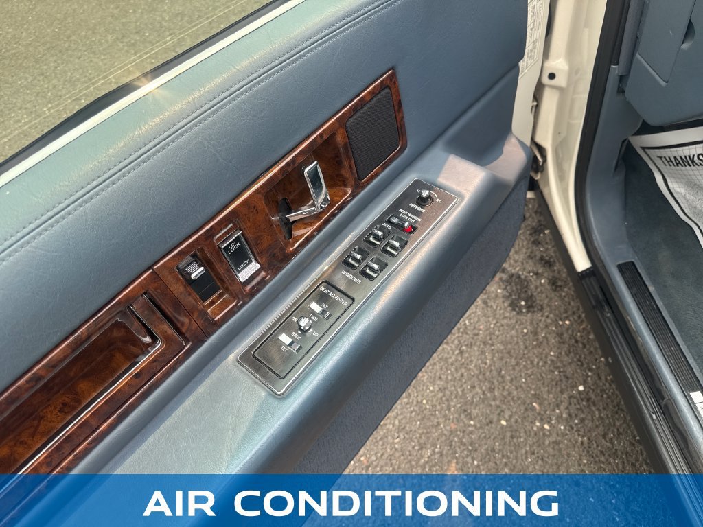 Used 1995 Cadillac Fleetwood Brougham RWD image 12