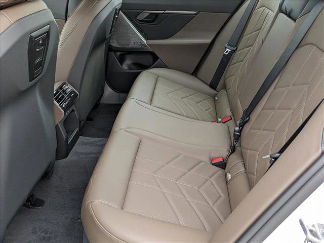 Used 2024 BMW i5 eDrive40i w/ Premium Package image 17