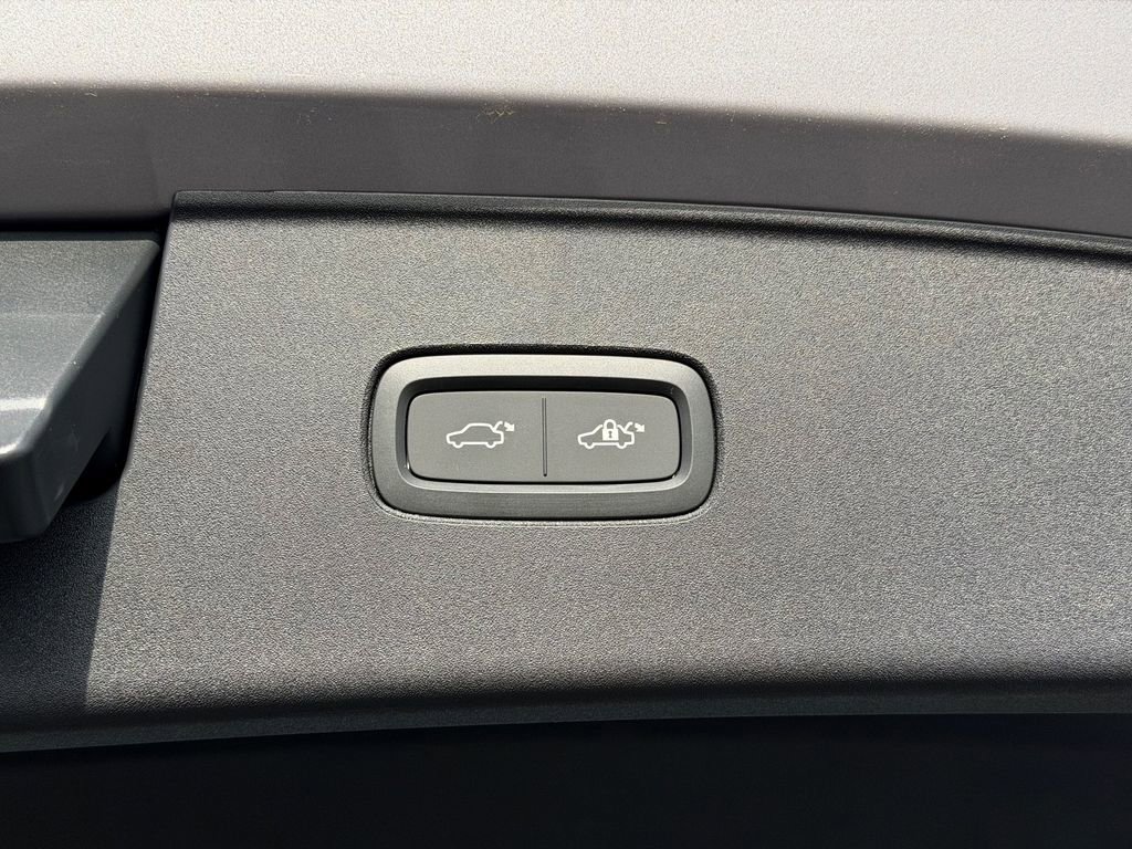 New 2026 Volvo EX90 Plus AWD/4WD image 18