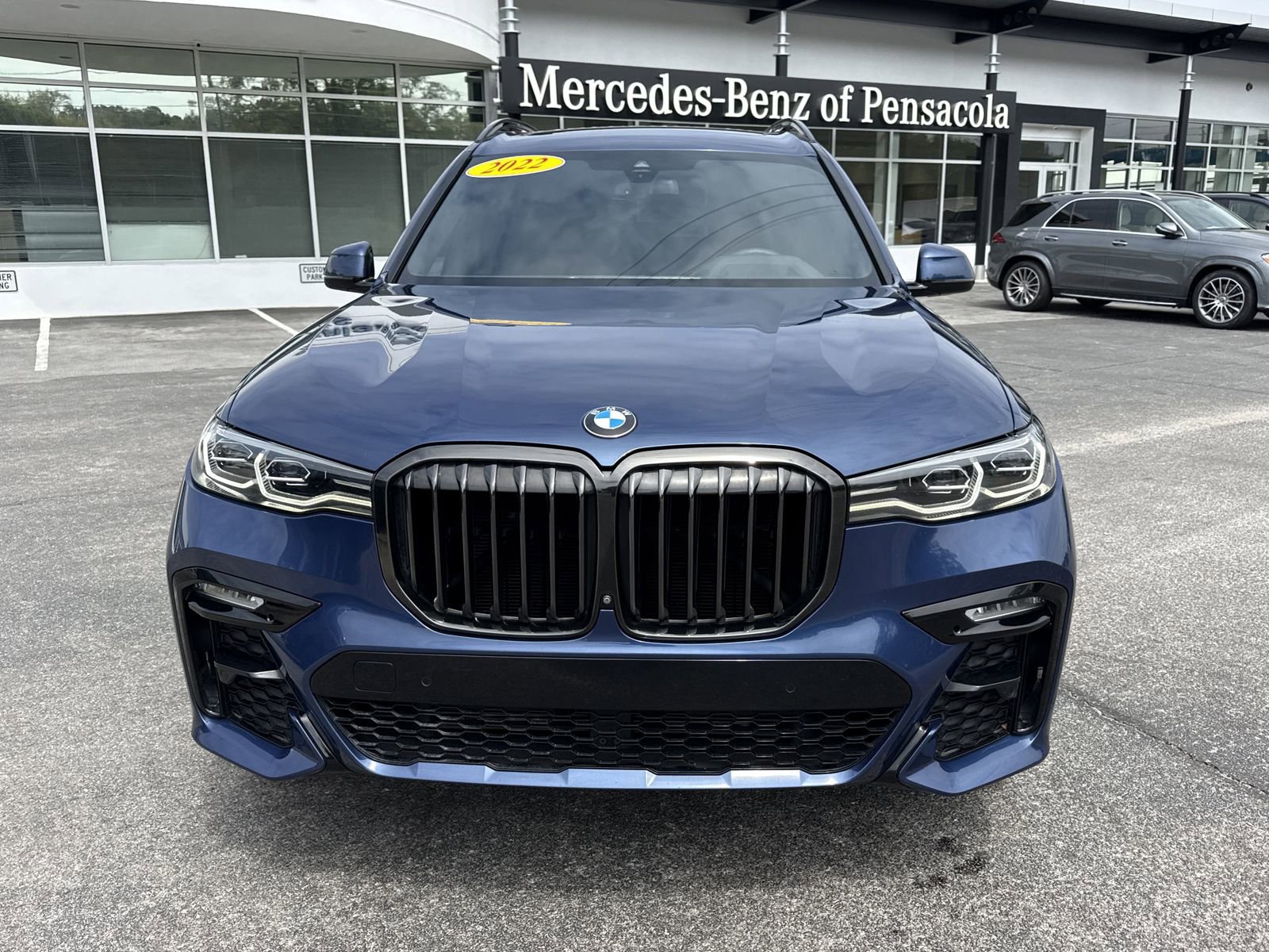 Used 2022 BMW X7 xDrive40i w/ M Sport Package image 8