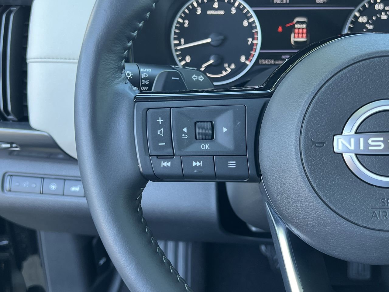 Certified 2025 Nissan Pathfinder SL image 10