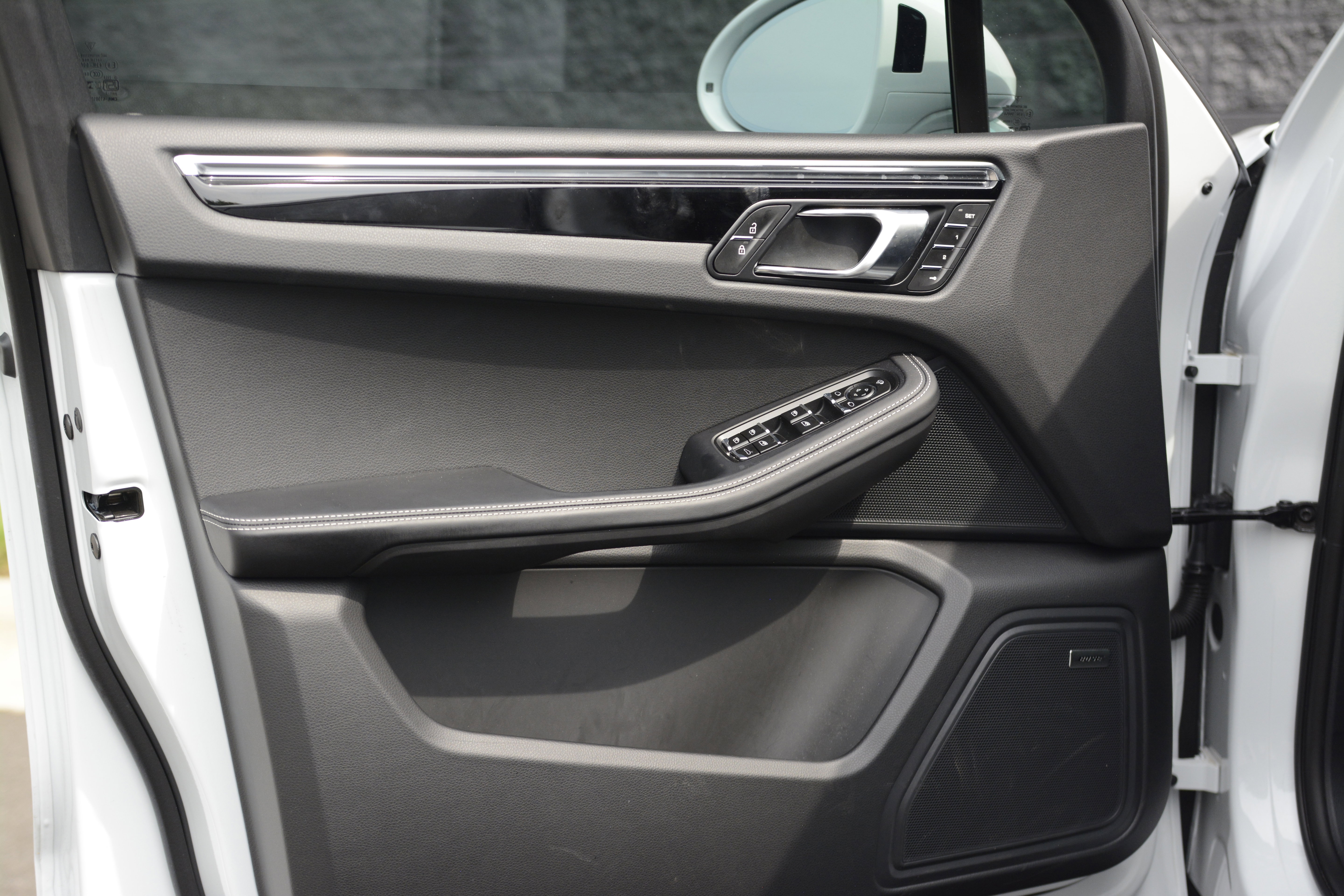 Certified 2026 Porsche Macan AWD/4WD image 13