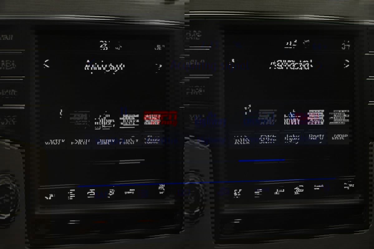 Used 2017 Volkswagen Golf Wolfsburg Edition image 28