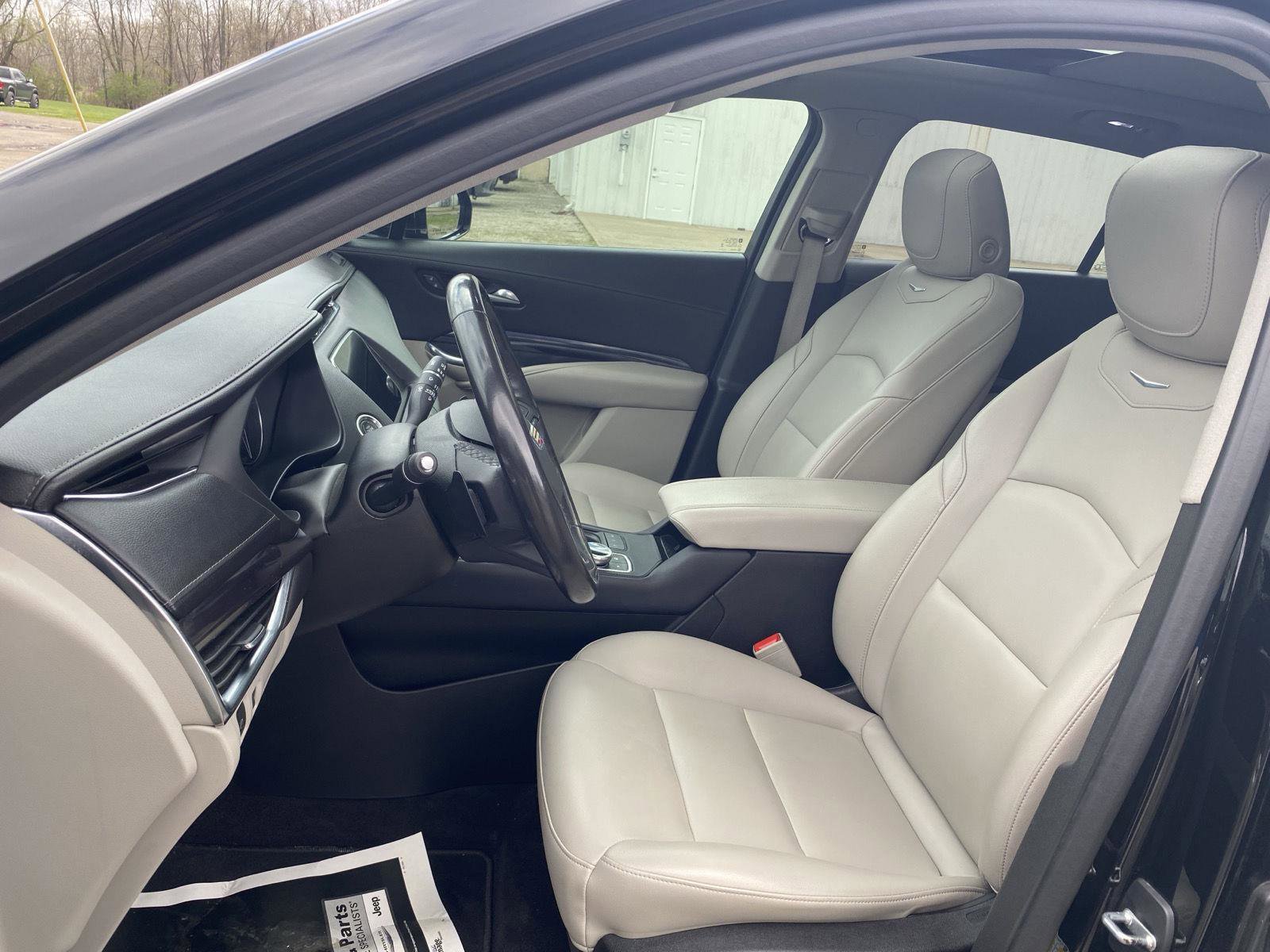 Used 2019 Cadillac XT4 Luxury w/ Cold Weather Package image 15