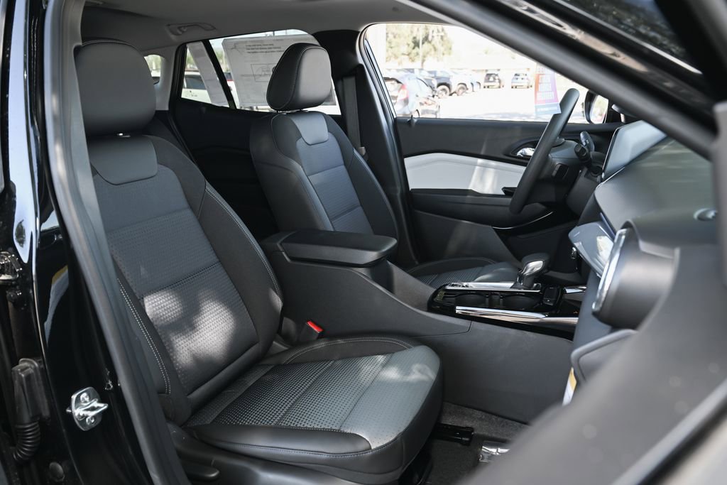 New 2026 Chevrolet Trax LT w/ Sunroof Package FWD image 35