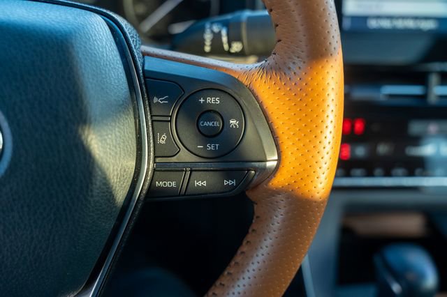 Used 2020 Toyota Avalon Limited image 27