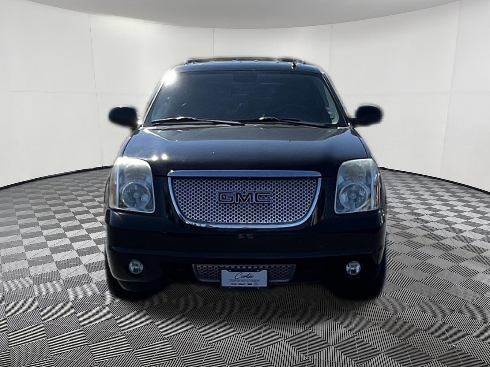Used 2010 GMC Yukon Denali AWD/4WD image 2